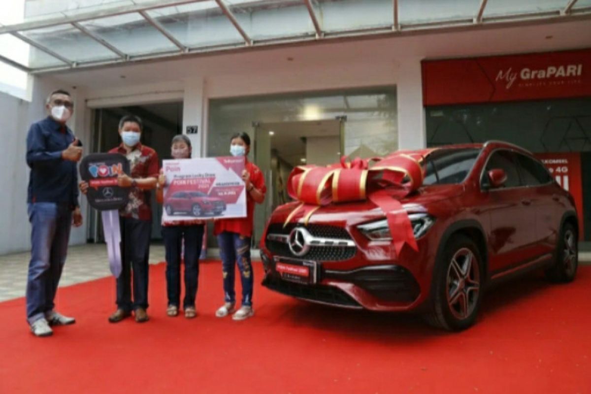 Warga Pekalongan dapat rezeki nomplok, bawa pulang Mercedes dari Telkomsel