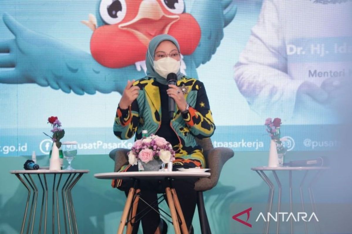 Menaker Ida Fauziyah soroti pentingnya investasi peningkatan kualitas SDM