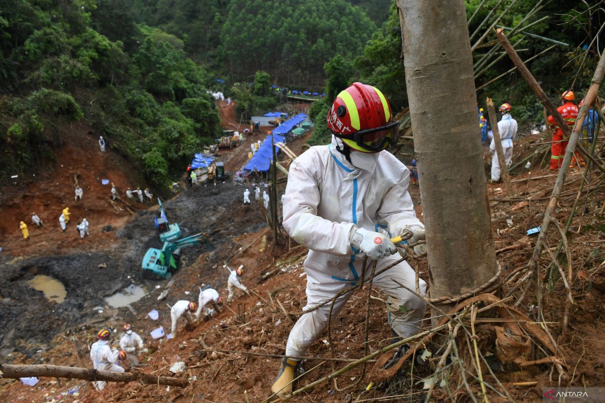 Satu warga tewas saat pesawat tempur China jatuh