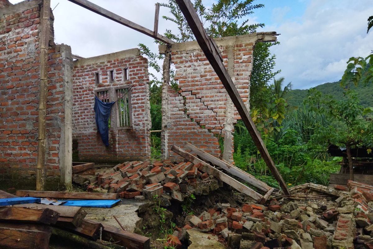 Pergerakan tanah berdampak pada 11 KK di Manggarai Barat