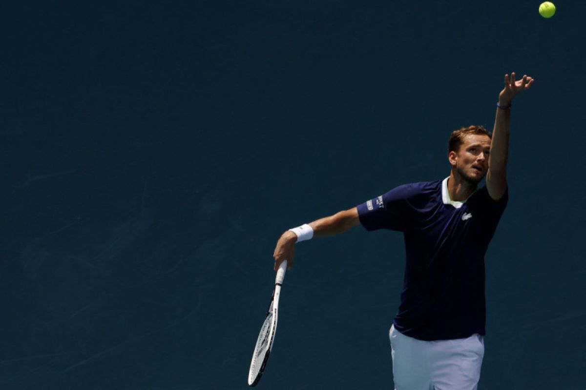 Medvedev melaju ke 16 besar Miami Open bertemu Brooksby