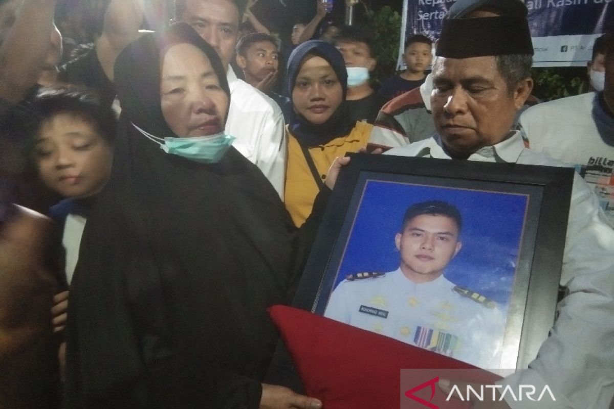 Almarhum Lettu anumerta Iqbal korban KKB Papua dikenal sholeh