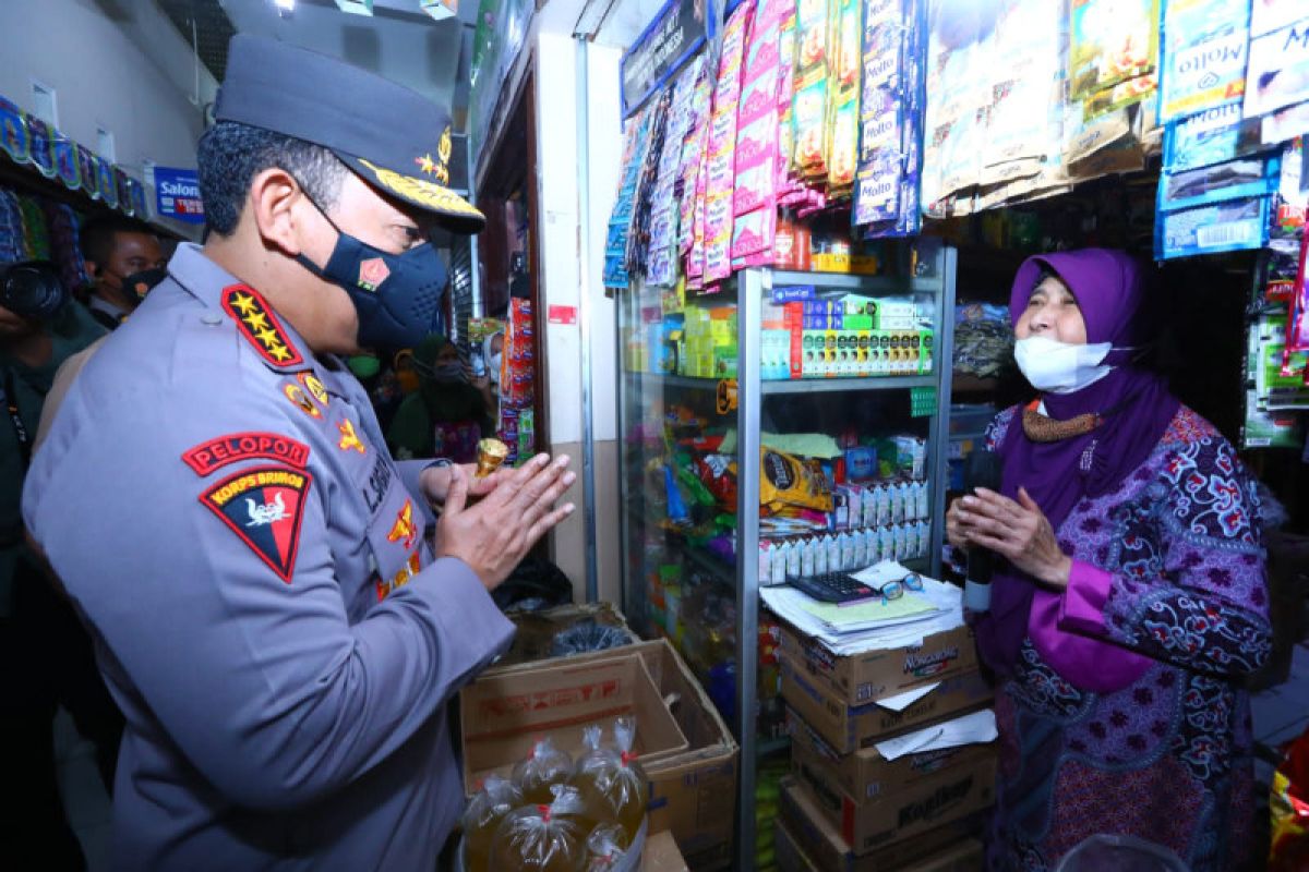 Tinjau Pasar Muntilan, Kapolri minta pedagang laporkan jika distribusi minyak curah terganggu