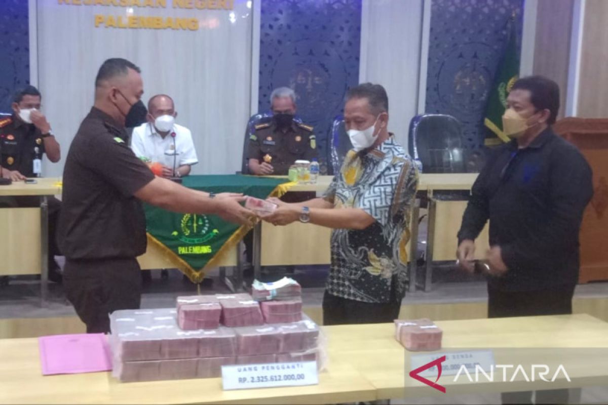 Kejari Palembang terima ganti rugi korupsi eks  Bupati Muara Enim