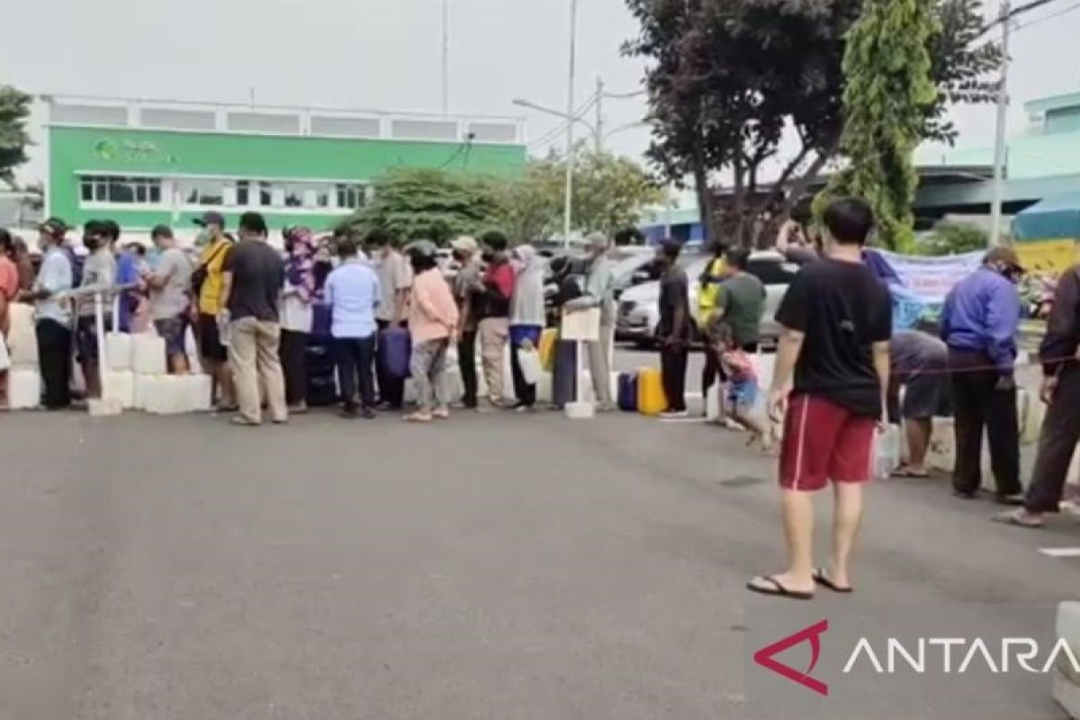 Food Station Tjipinang Jaya gelar operasi pasar minyak goreng murah