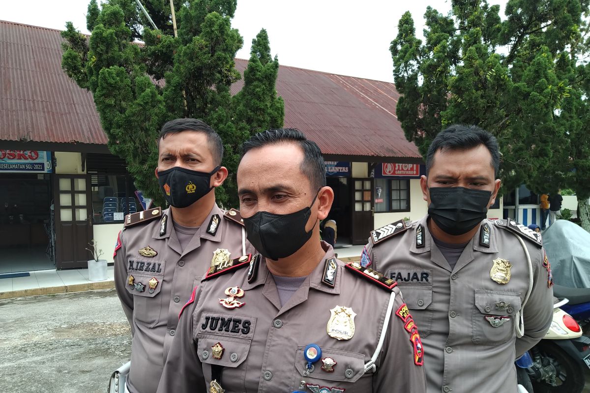 Belasan sepeda motor barang bukti tilang masih terparkir di Polres Limapuluh Kota