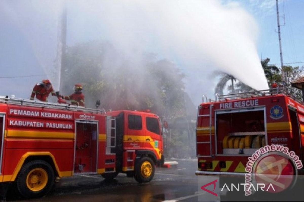 Kebakakaran di Jalan Nias Palembang diduga akibat kelebihan beban listrik