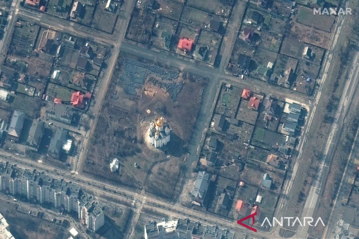 Citra satelit perlihatkan kuburan massal di Bucha Ukraina