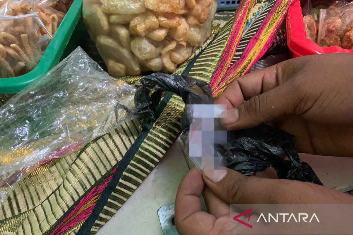 Terungkap emak-emak jualan sabu di Mataram bermoduskan dagang cemilan