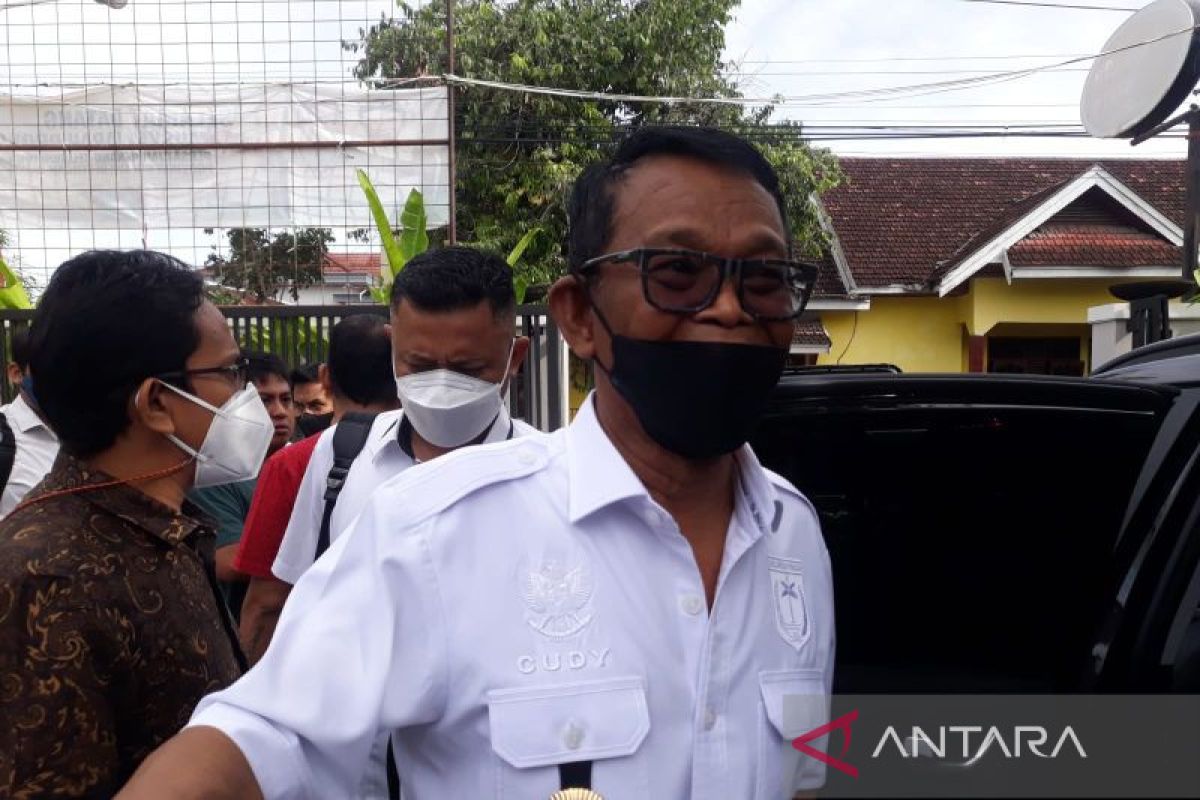 Gubernur Sulteng  terbitkan instruksi pemberlakuan pembatasan kegiatan