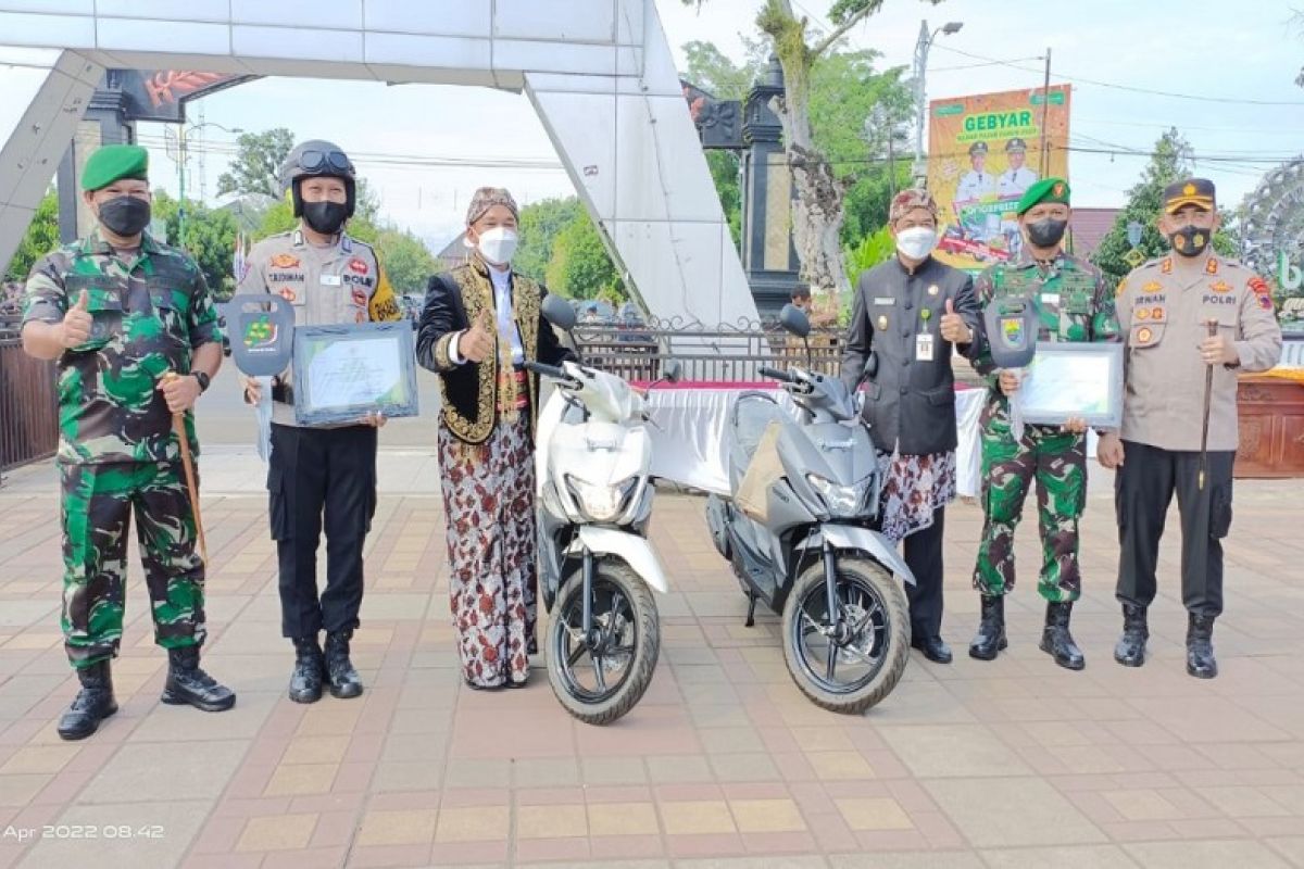 Pemkab Batang berikan penghargaan pada milenial dan Polri