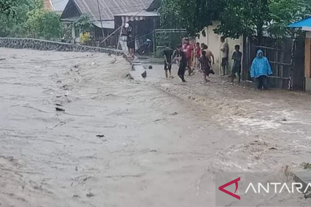 Pemkab Mitra  minta sungai di Belang dinormalisasi