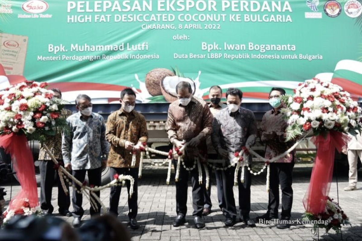 Menteri Perdagangan lepas ekspor perdana kelapa parut kering ke Bulgaria