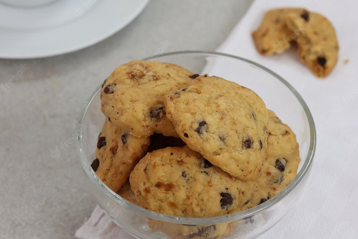 Ini kreasi resep Banana Choco Cookies untuk persiapan lebaran