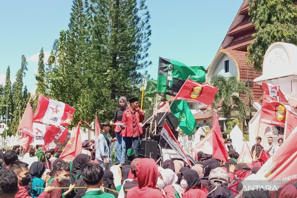 Polisi nyatakan unjuk rasa di DPRD NTB berjalan aman dan terkendali