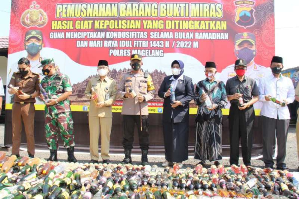 3.160 botol minuman  beralkohol dimusnahkan