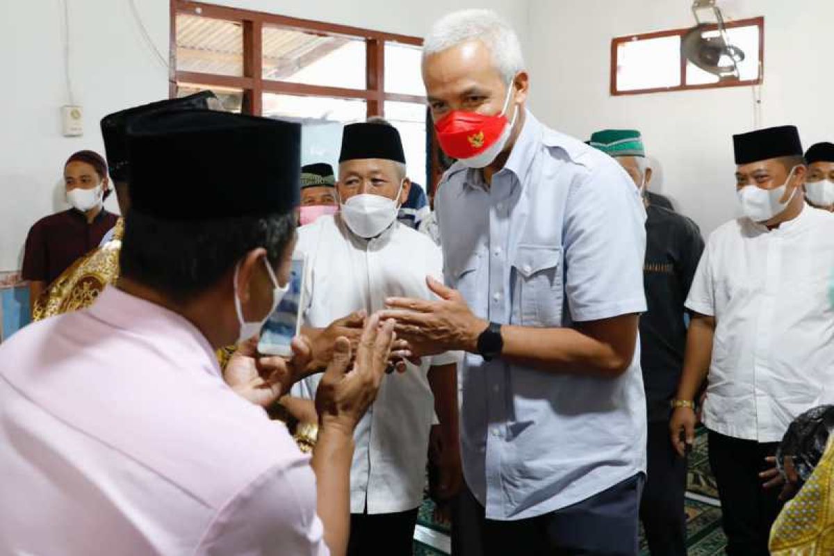 Ganjar renovasi masjid, setelah 25 tahun tak terurus