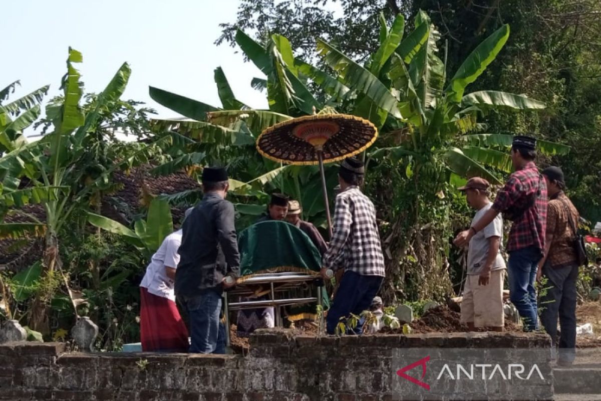 Istri yang diduga dibakar suami akhirnya meninggal dunia