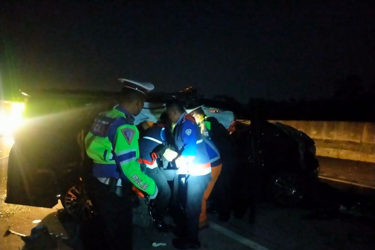 Rombongan grup musik "Debu" kecelakaan di Tol Pasuruan dua meninggal