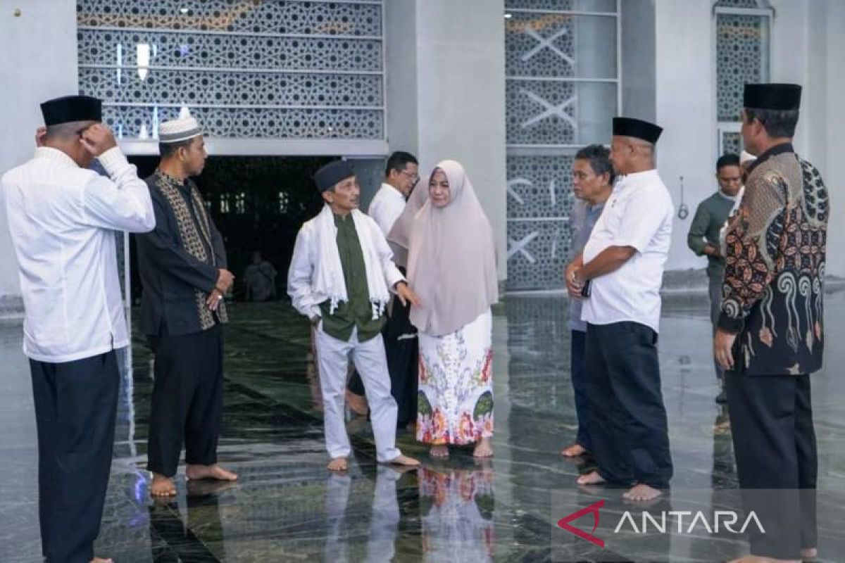 Bupati Gorontalo memuji keindahan Masjid Giok Nagan Raya Aceh