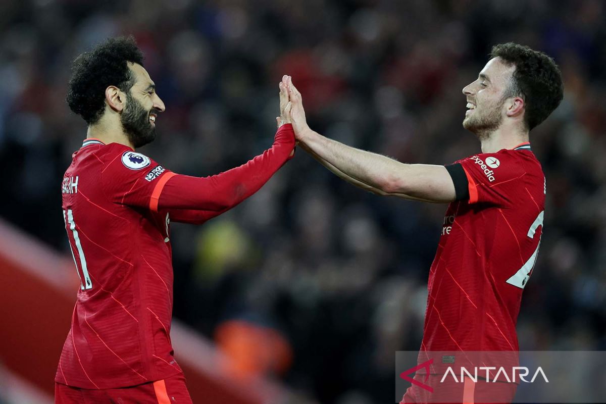 Liverpool naik ke puncak klasemen usai bantai MU