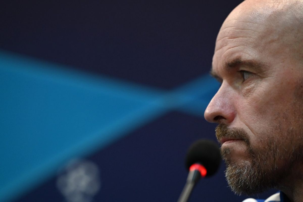 Erik ten Hag enggan komentari anjloknya MU