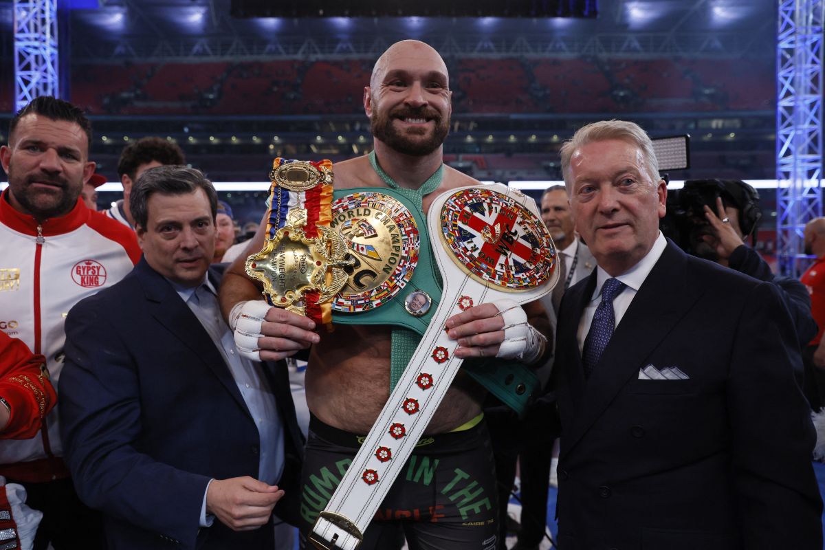 Tyson Fury pertahankan gelar kelas berat WBC setelah menang TKO atas Whyte