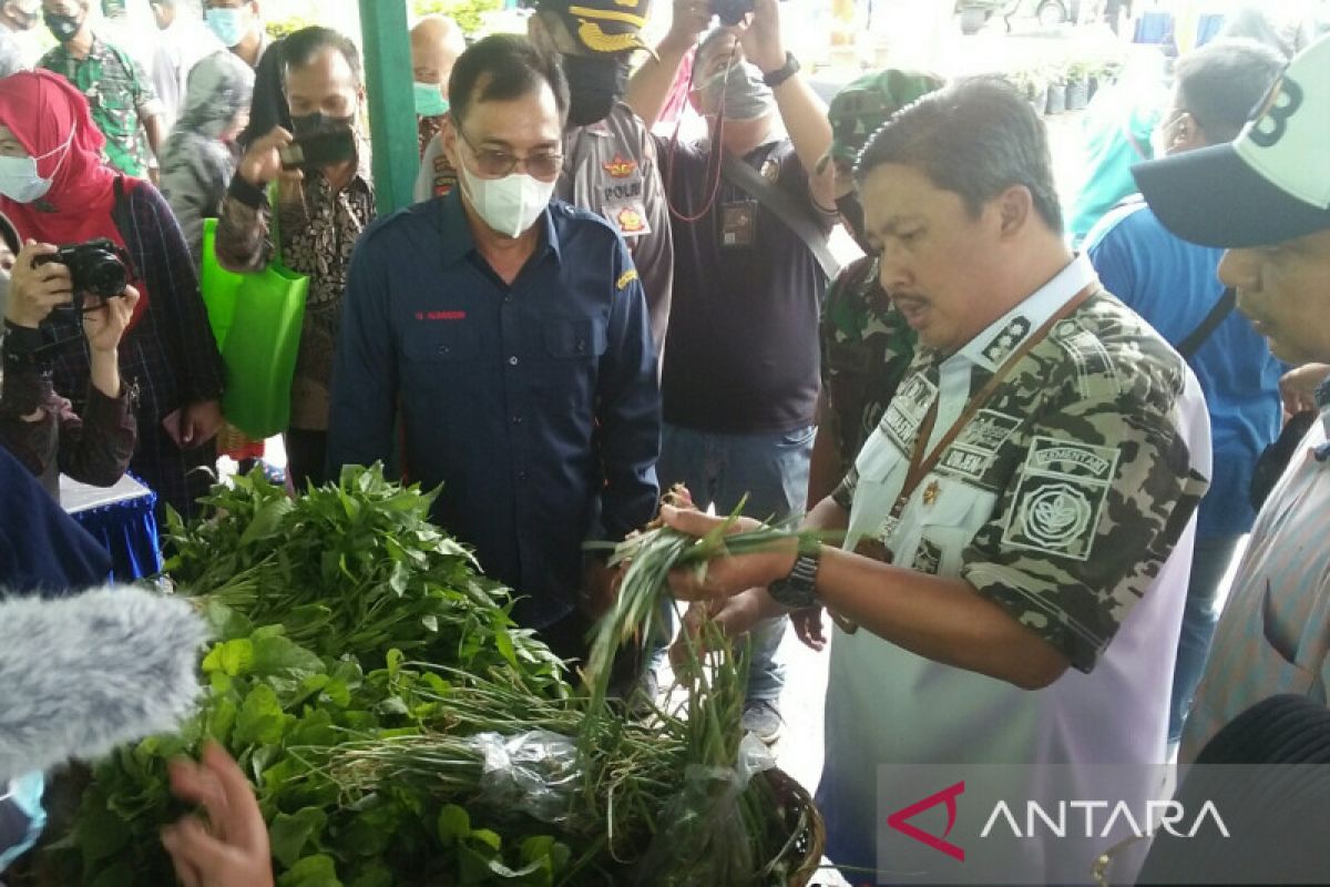 Alat penyimpanan produk pascapanen dibutuhkan petani