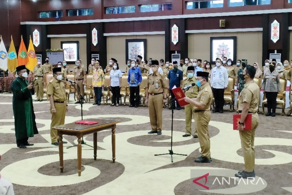 Resmi dilantik sebagai Sekda Kalteng, Gubernur minta Nuryakin bekerja lebih keras