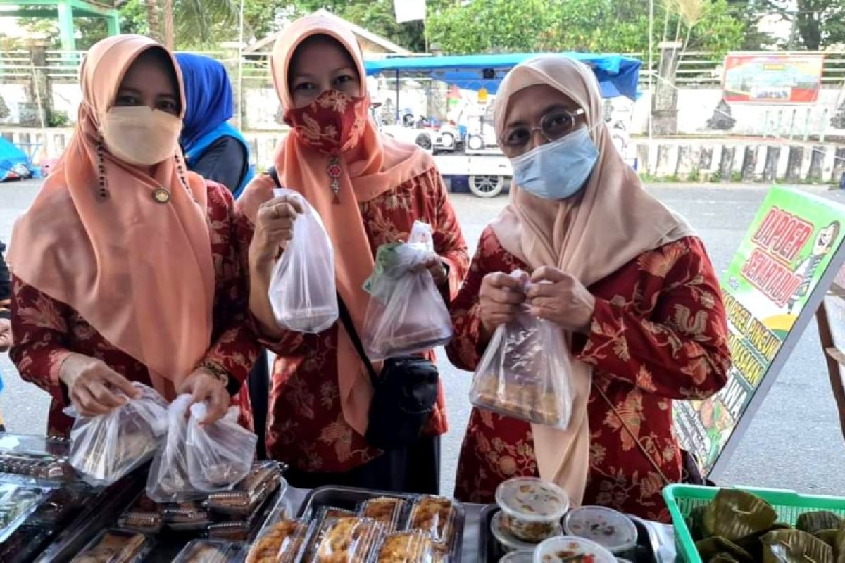 Giliran RSUD Kapuas borong dagangan UMKM di Pasar Ramadhan