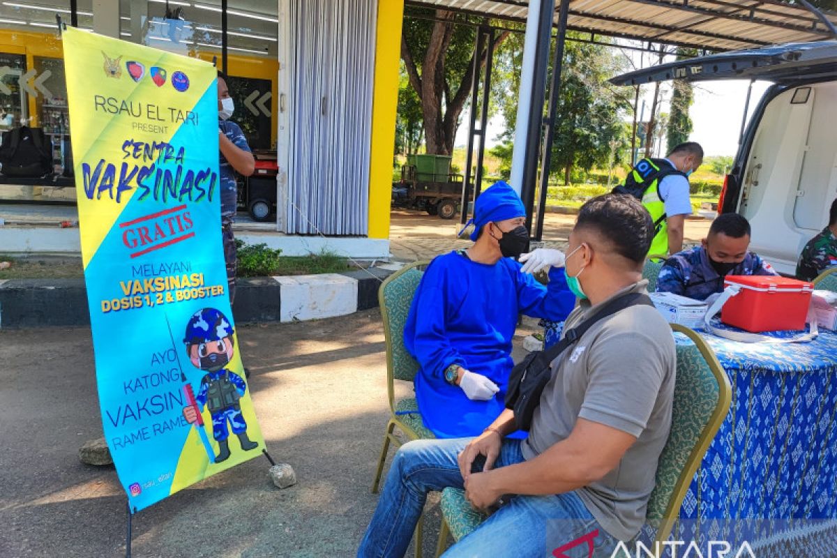 Pemudik bilang vaksinasi booster di bandara permudah calon penumpang