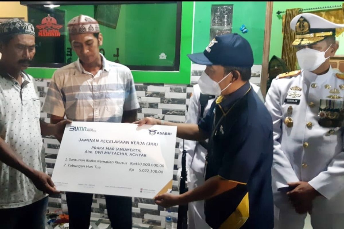 Asabri serahkan santunan prajurit marinir gugur di Papua