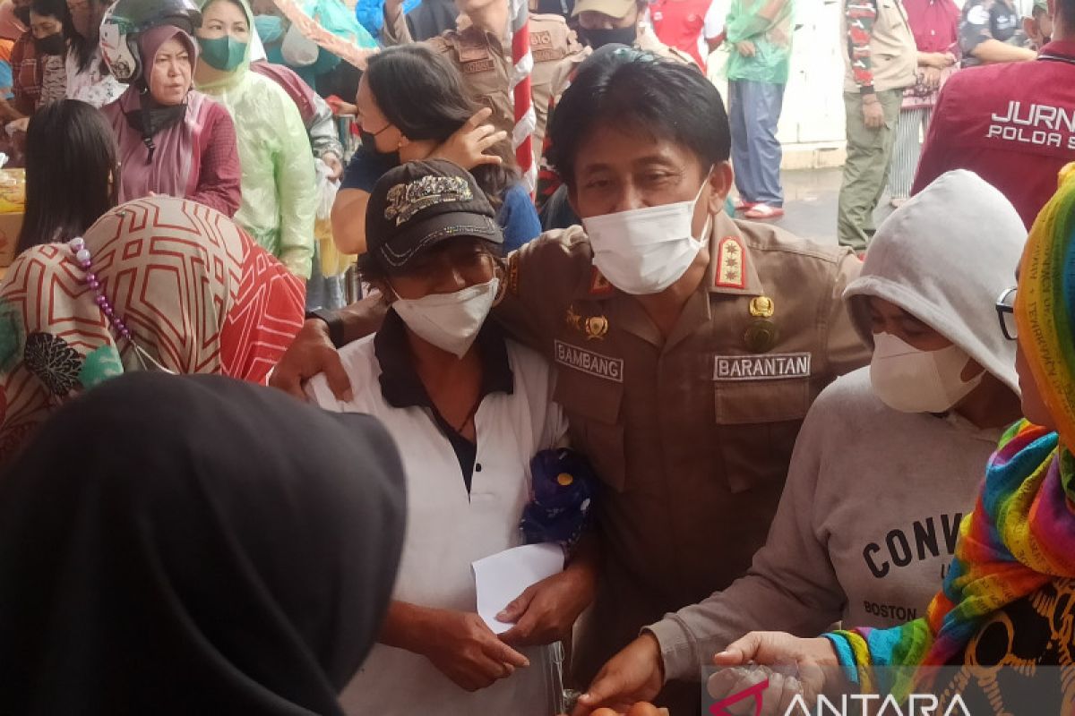 Pasar Tani Ramadhan di Bitung ramai meski hujan deras