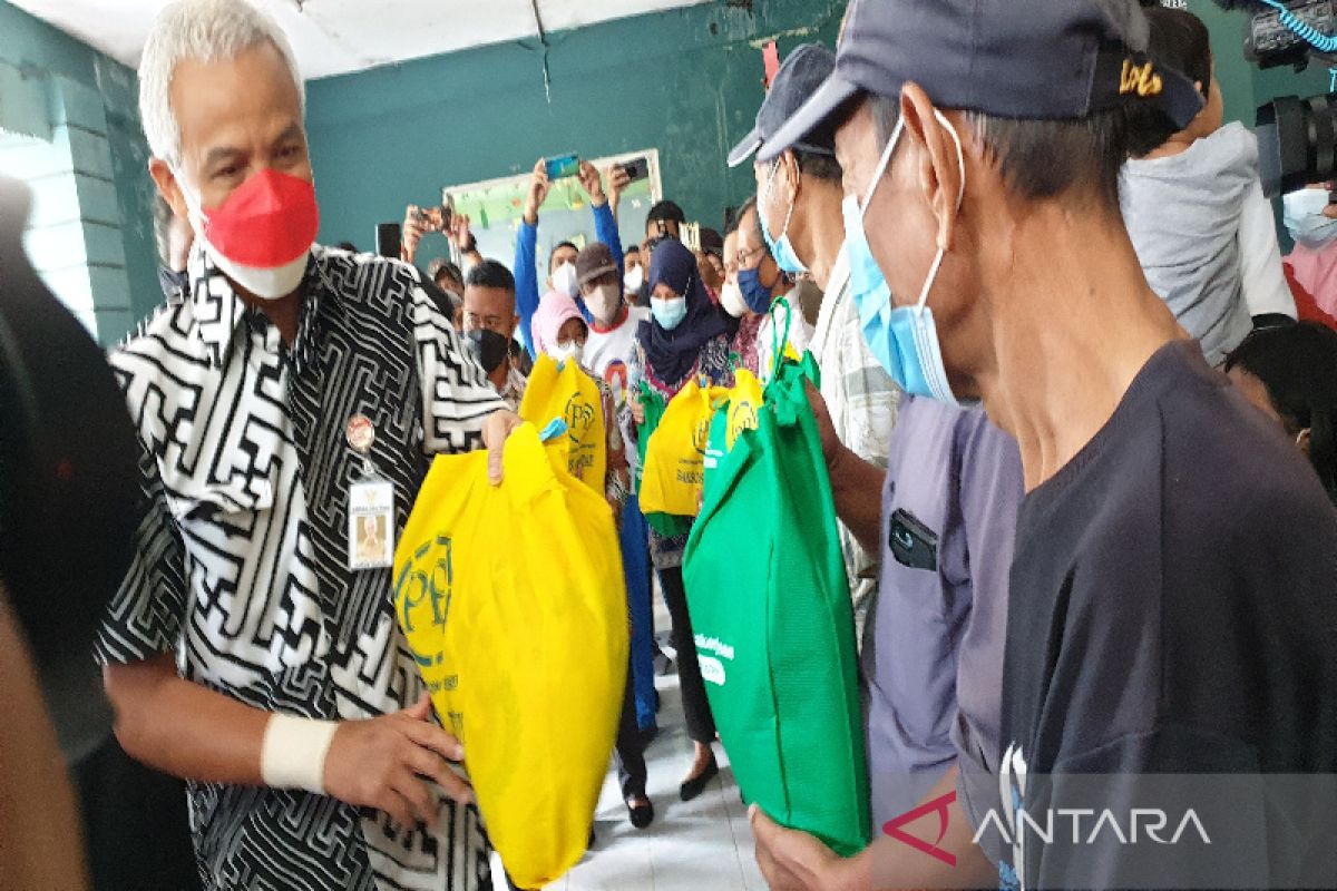 BPJAMSOSTEK bagikan 3.700 paket sembako dalam rangkaian Hari Buruh