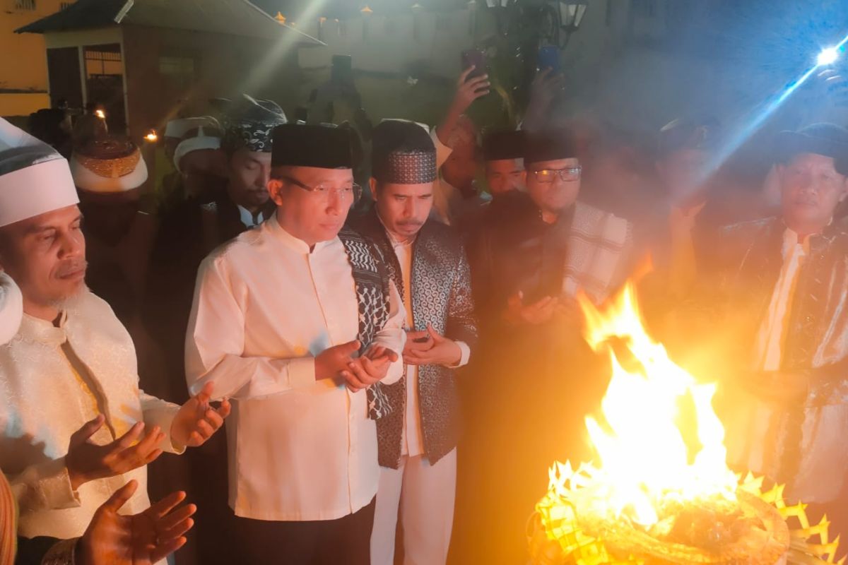 Tradisi Malam Ela-ela  di Kesultanan Ternate