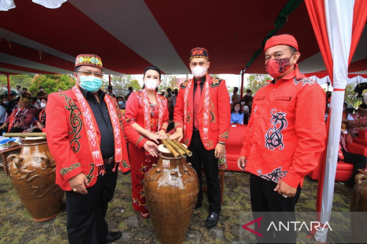 Ritual adat Dayak Naik Dango di rumah radakng aya'