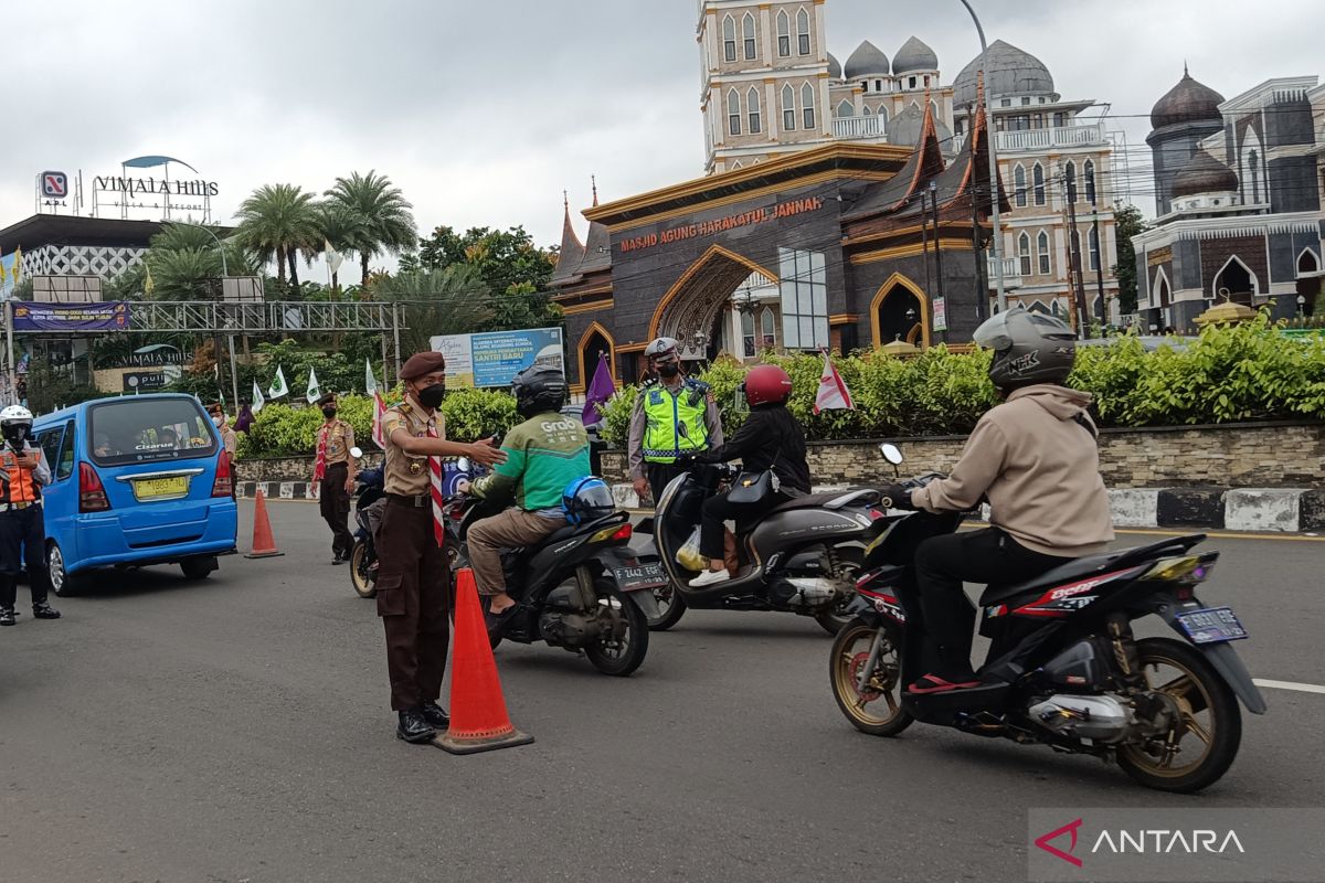 Suka cita anak Pramuka awasi arus mudik