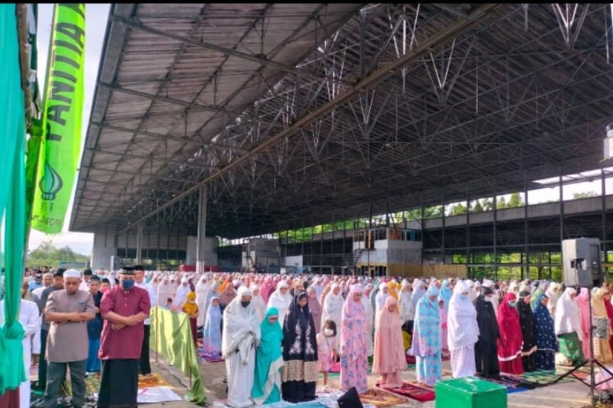 Babinsa turut amankan Shalat Idul Fitri di Biak Numfor