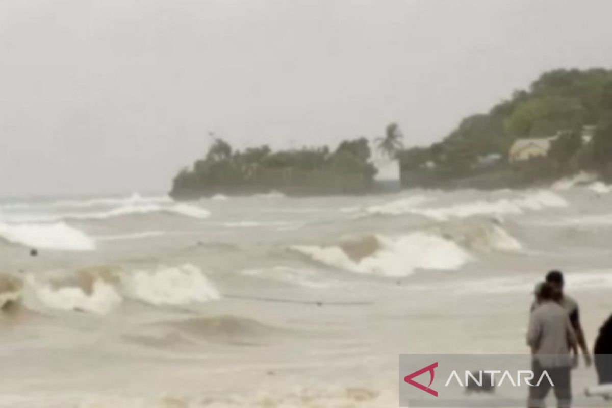 BMKG: Gelombang 2,5 meter berpeluang landa lima titik perairan NTT