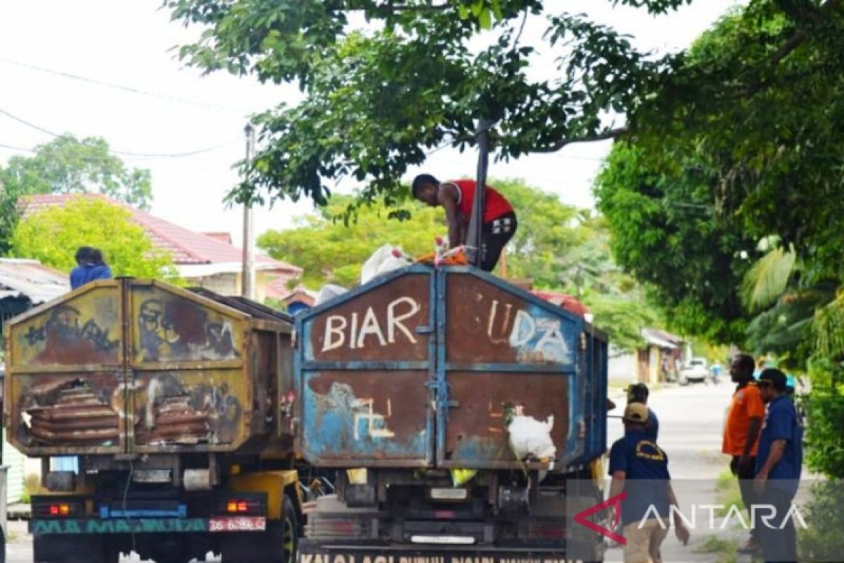 DLH Biak Numfor siagakan 340 petugas kebersihan selama libur Lebaran