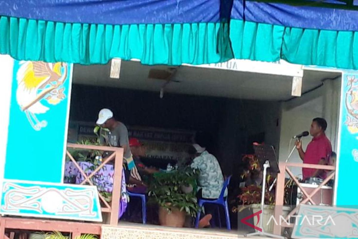 Dewan Adat Biak minta pemerintah membuka lapangan kerja anak OAP