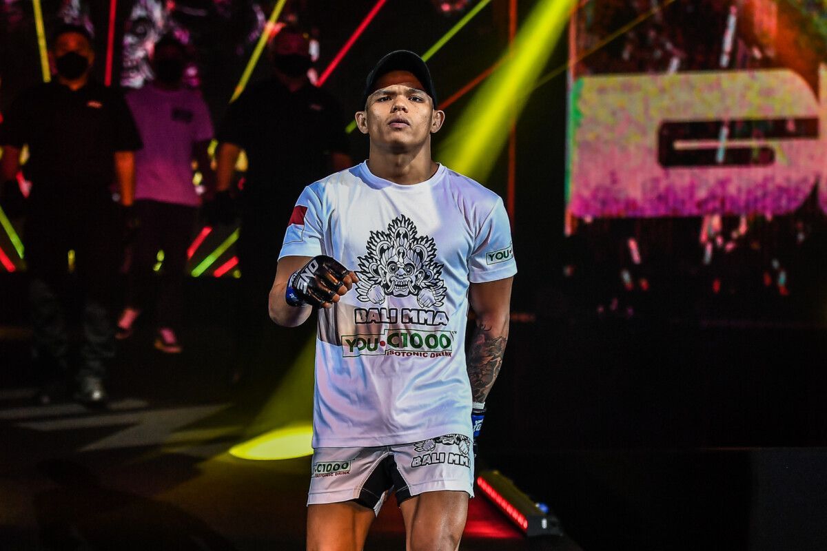 Elipitua Siregar sukses taklukkan Robin Catalan di ONE Championship