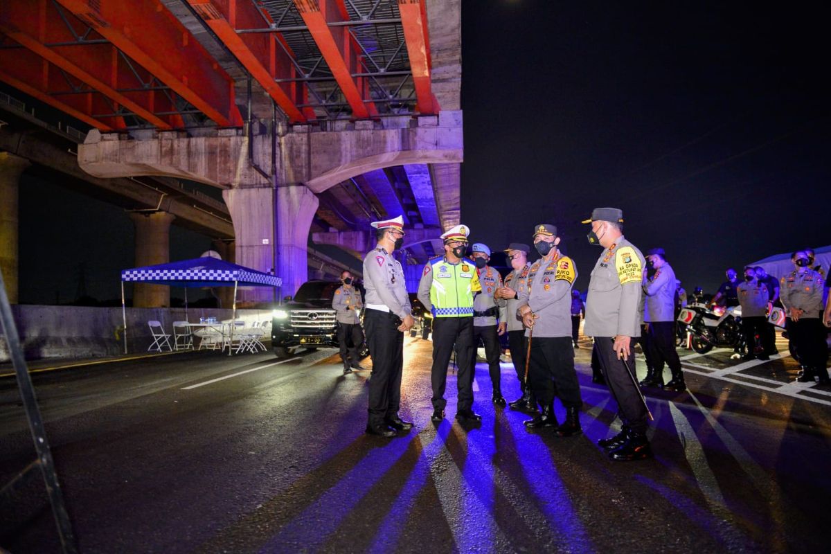 Kapolri tinjau langsung tol Cikampek, pastikan "oneway-contraflow" berjalan lancar