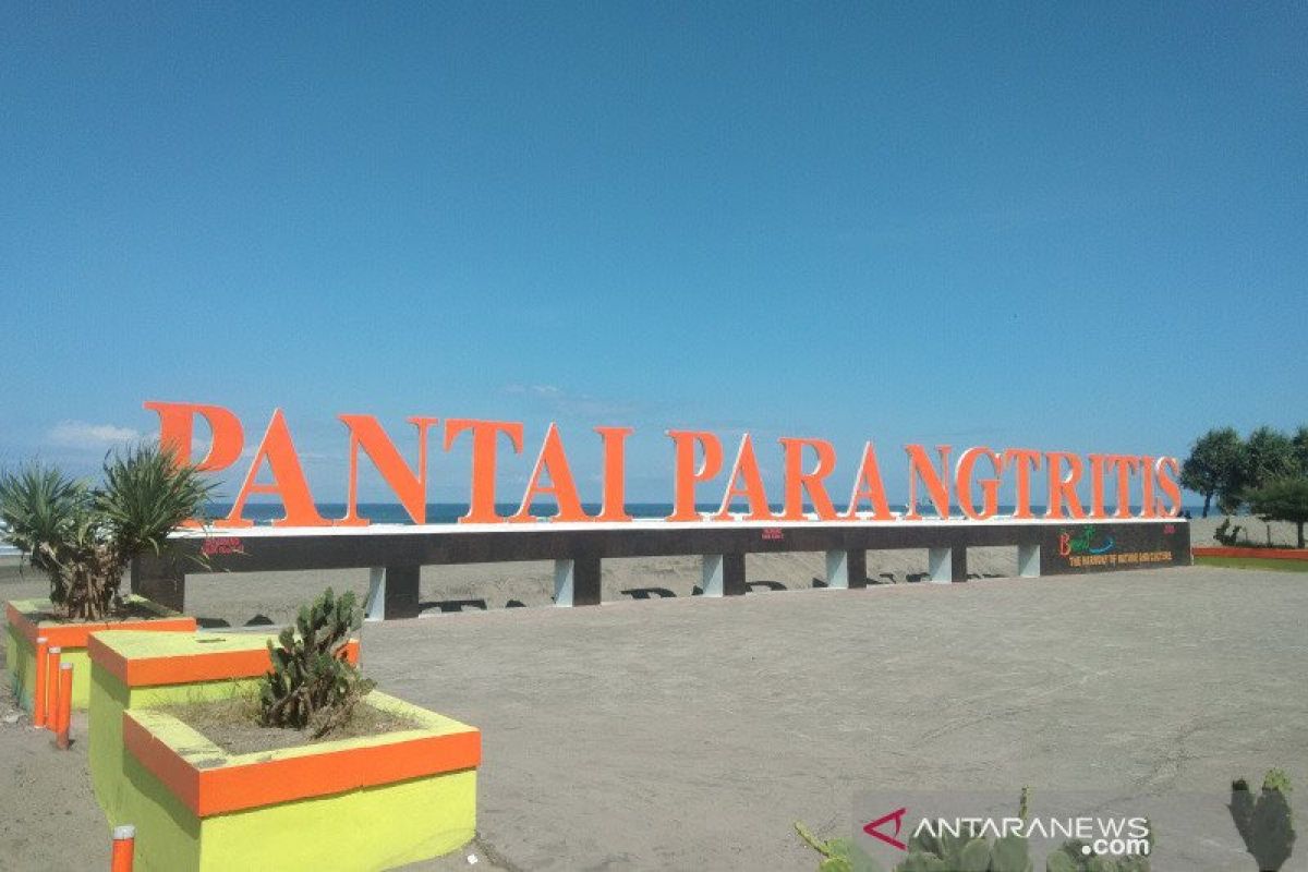 Pantai Parangtritis dikunjungi 145 ribu orang pada libur Lebaran