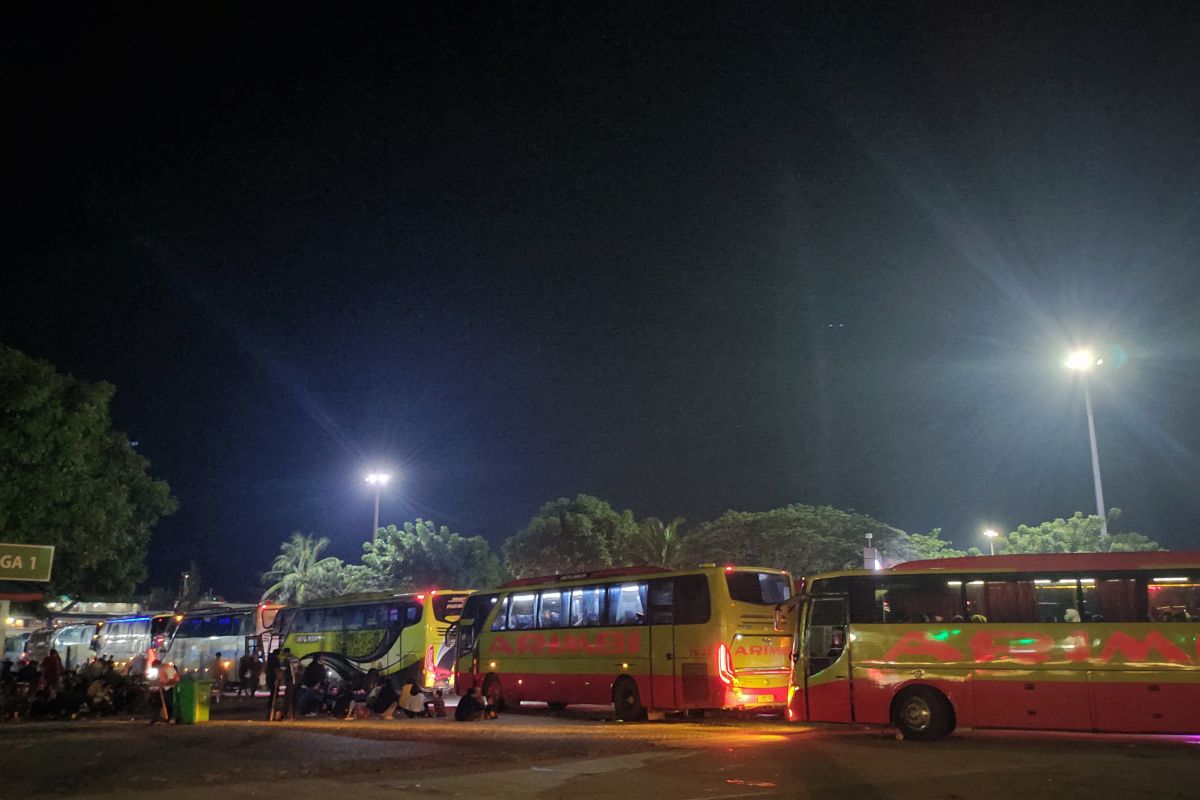 Bus padati Pelabuhan Bakauheni