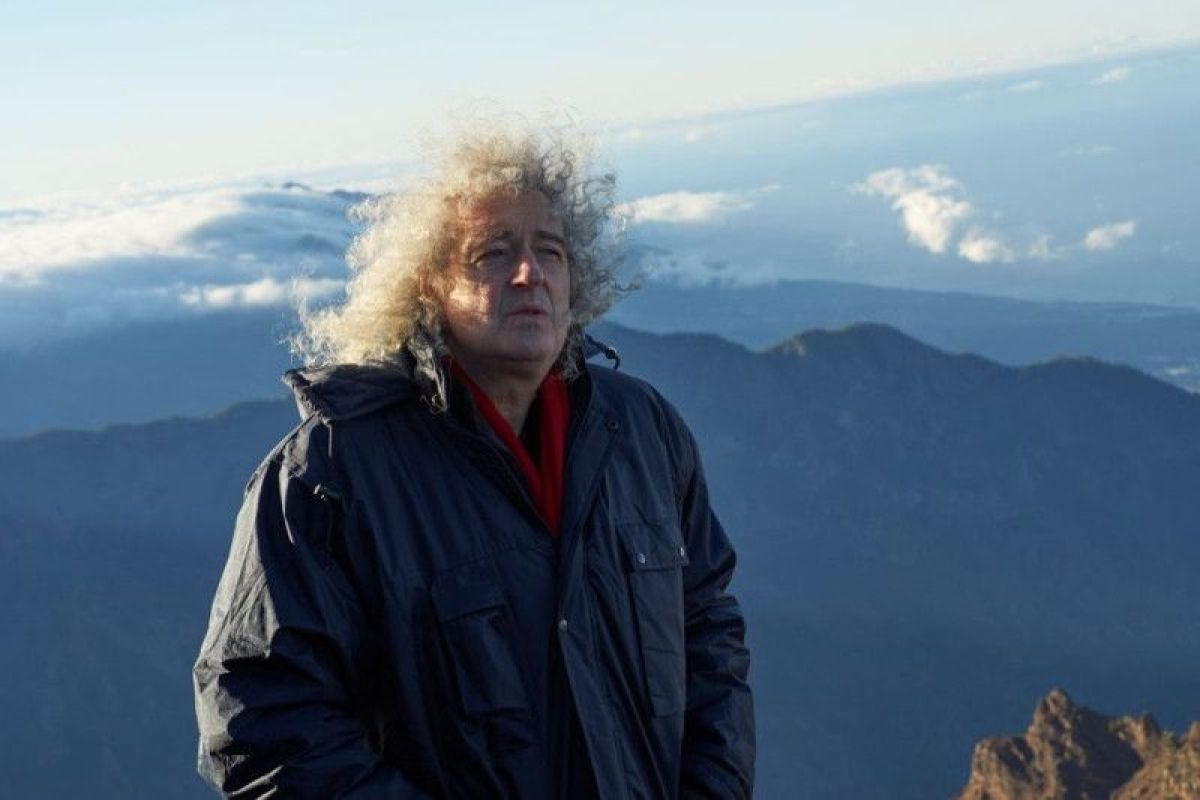 Gitaris Brian May rilis ulang lagu "Another World" dalam versi Spanyol