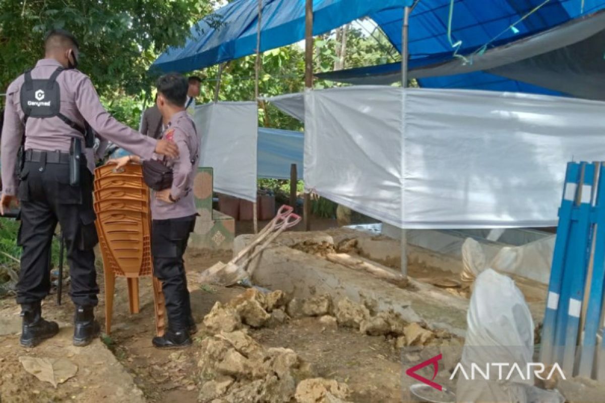 Makam tahanan meninggal usai disel di Muna Sultra dibongkar untuk autopsi