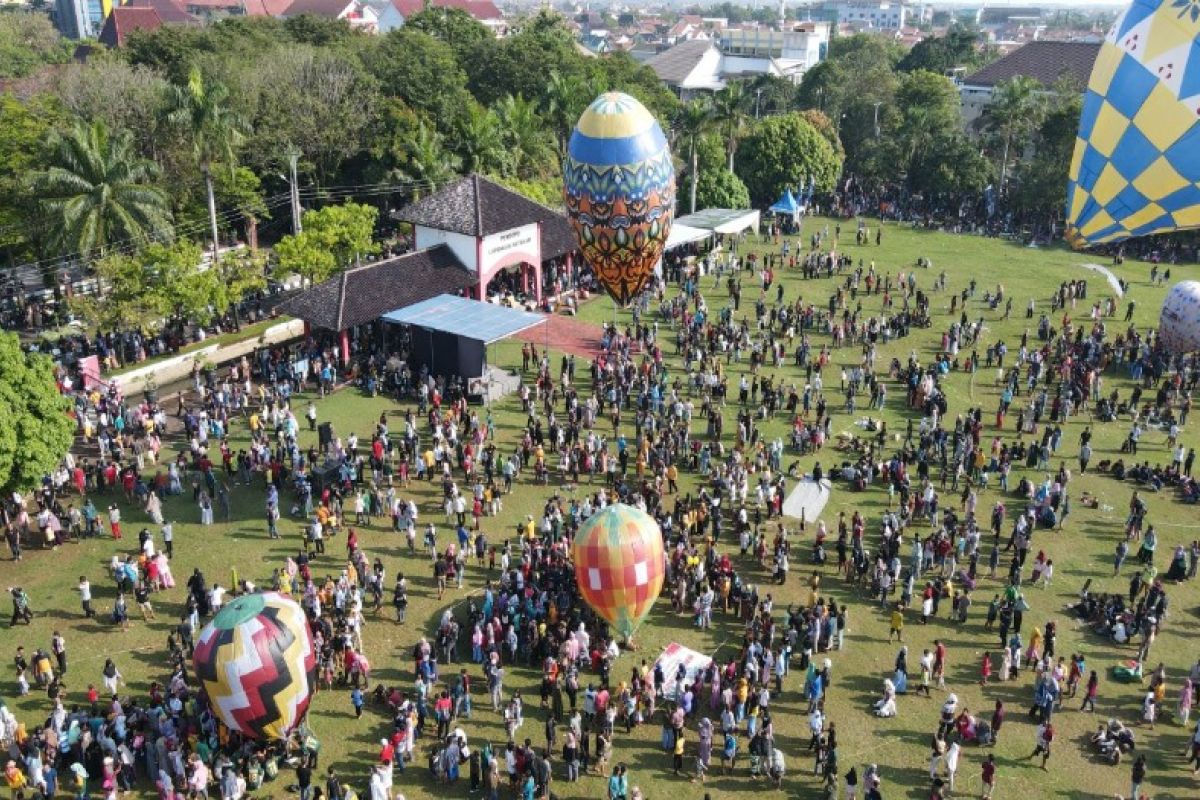 AirNav Indonesia terima puluhan laporan penerbangan balon udara liar