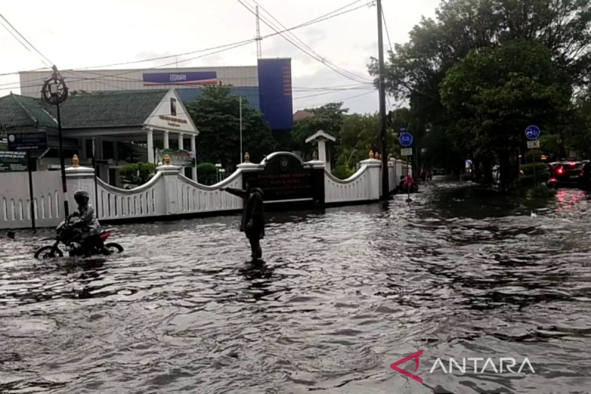 BPBD Surakarta: warga waspadai cuaca ekstrem hingga akhir Mei