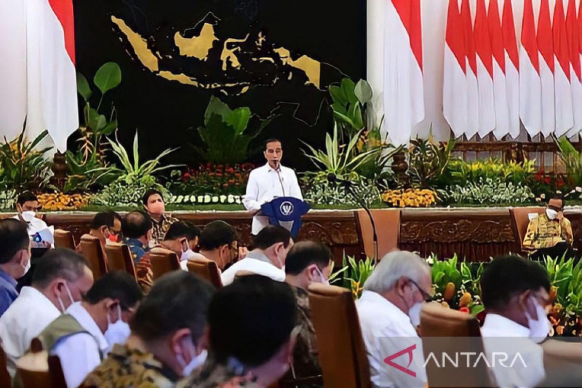 Pengamat: Presiden perlu lakukan evaluasi kinerja menteri